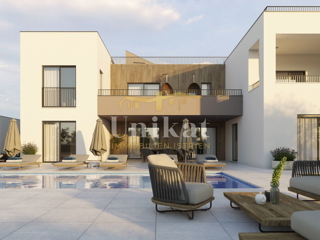 Luksuzna hiša 2,5 km od morja